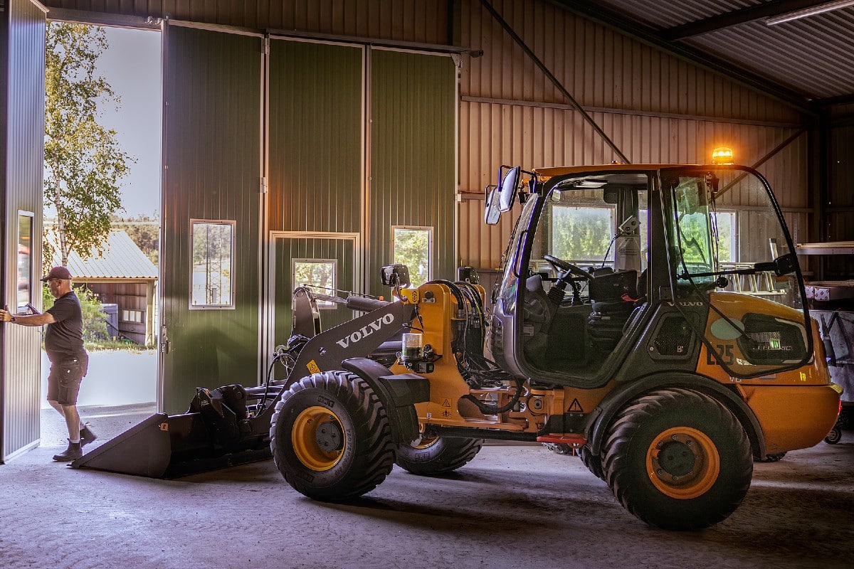 CJD Equipment stocking first Volvo electric wheel loader - Trade Farm ...